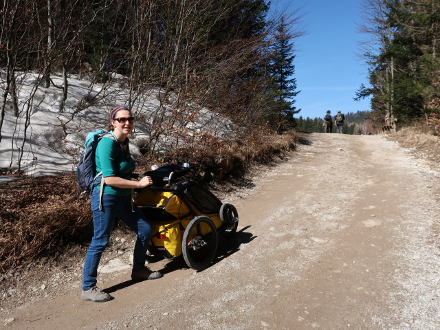 Sabine, Hannelore und Manuel am Römerweg zwischen Fadengraben und Mamauwiese