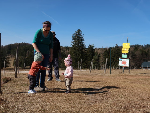 Nils, Sabine, Manuel und Ella auf der Mamauwiese, 957 m