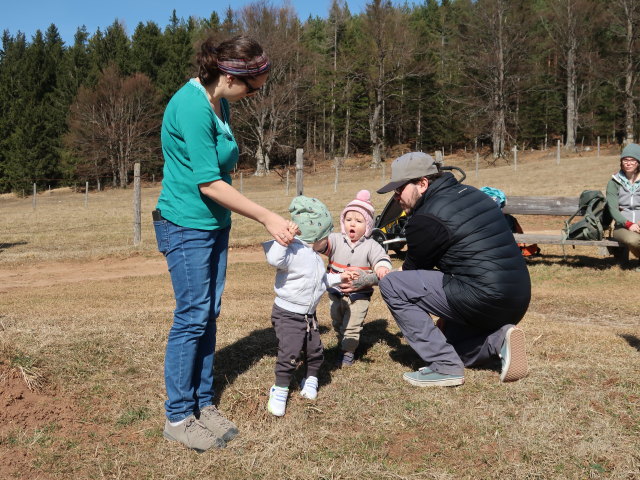 Sabine, Nils, Ella, Manuel und Hannelore auf der Mamauwiese, 957 m