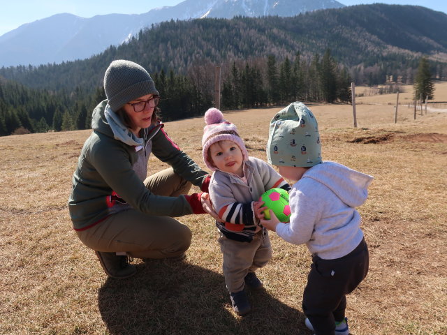 Hannelore, Ella und Nils auf der Mamauwiese, 957 m