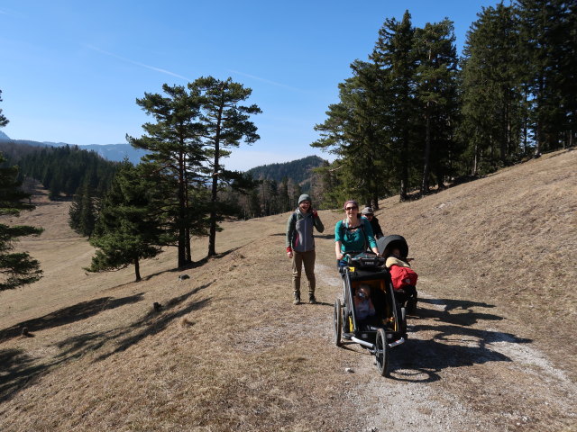 Hannelore, Sabine, Nils, Manuel und Ella zwischen Schoberkapelle und Öhler-Schutzhaus