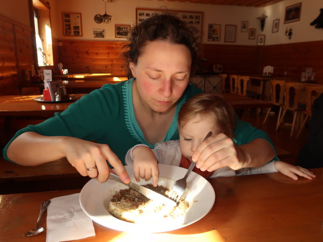 Sabine und Nils im Öhler-Schutzhaus, 1.028 m