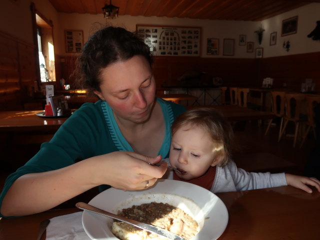 Sabine und Nils im Öhler-Schutzhaus, 1.028 m