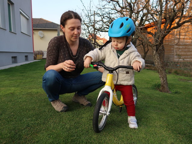 Sabine und Nils im Garten meiner Eltern (25. März)