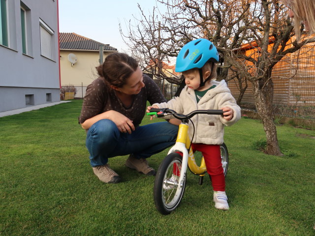 Sabine und Nils im Garten meiner Eltern (25. März)