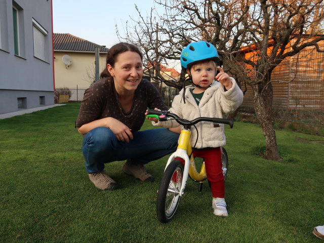 Sabine und Nils im Garten meiner Eltern (25. März)