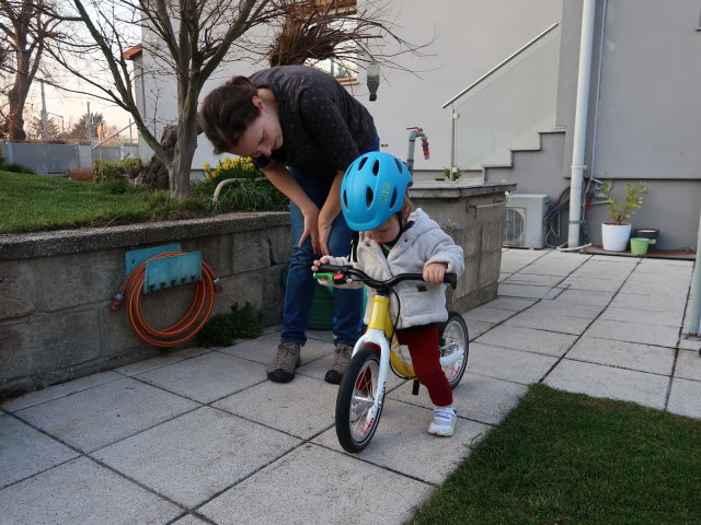 Sabine und Nils im Garten meiner Eltern (25. März)