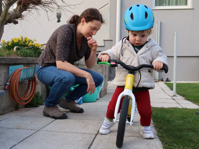 Sabine und Nils im Garten meiner Eltern (25. März)