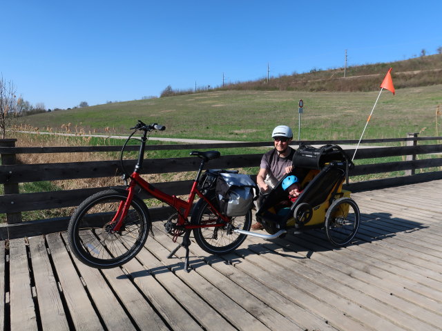 Ich und Nils beim Hautzendorfer Bach zwischen Niederkreuzstetten und Hautzendorf