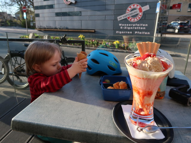 Nils in der Bäckerei Geier in Wolkersdorf