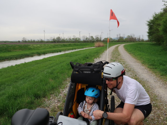 Nils und ich zwischen zwischen Engelhartstetten und Haringsee