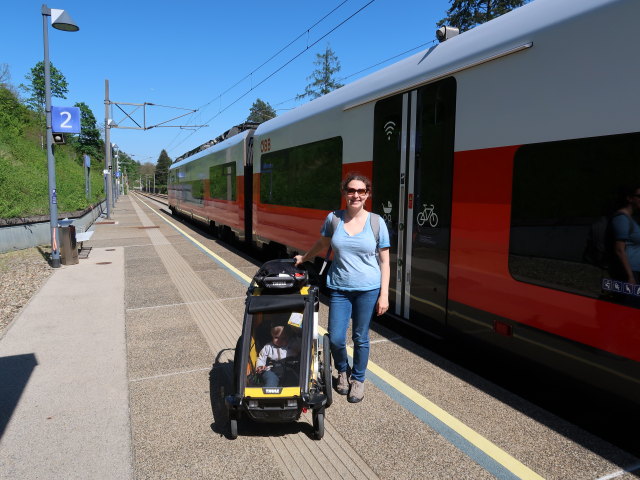 Nils und Sabine im Bahnhof Unter Tullnerbach, 289 m