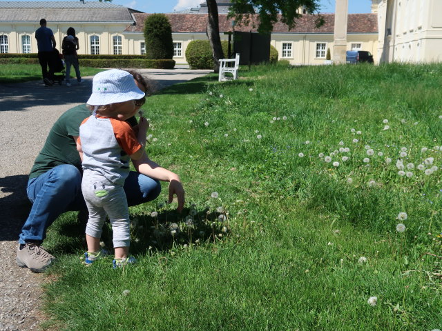 Schlosspark: Sabine und Nils beim Schlosstheater Laxenburg