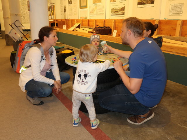 Sabine, Nils, Lukas, Thomas und Kathrin in der Sammlung Verkehr & Mobilität