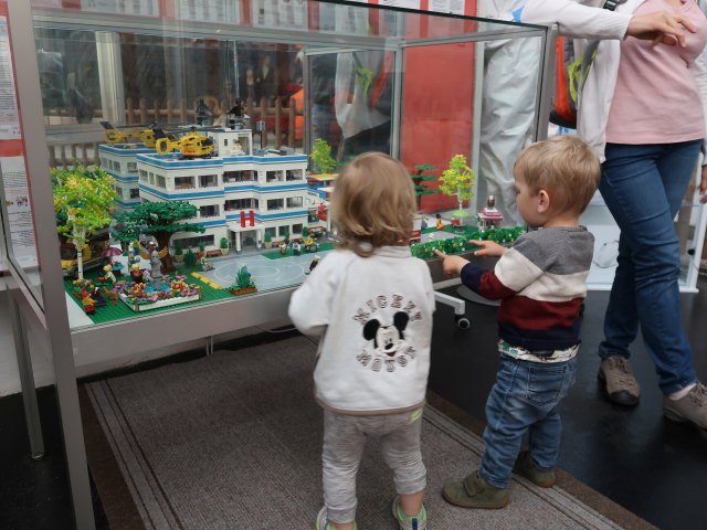 Nils, Lukas und Sabine in der Sammlung Feuerwehr