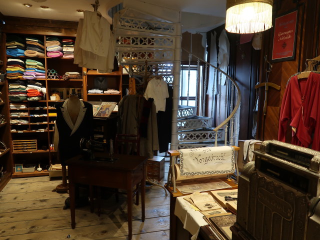 Modewarengeschäft in der Sammlung Alltag & Handel