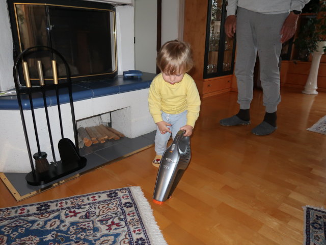 Nils und Papa im Haus meiner Eltern