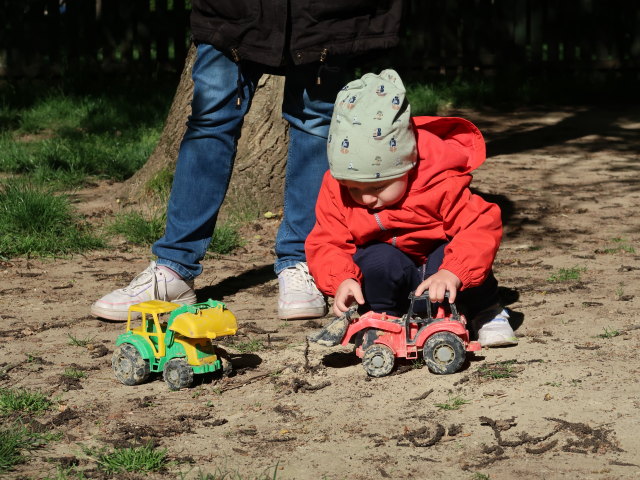 Sabine und Nils am Erlebnisspielplatz Schlosspark Wolkersdorf
