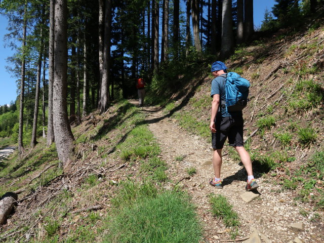 Melanie und Frank zwischen Aussichtsplattform Hollerberg und Hochplettspitz