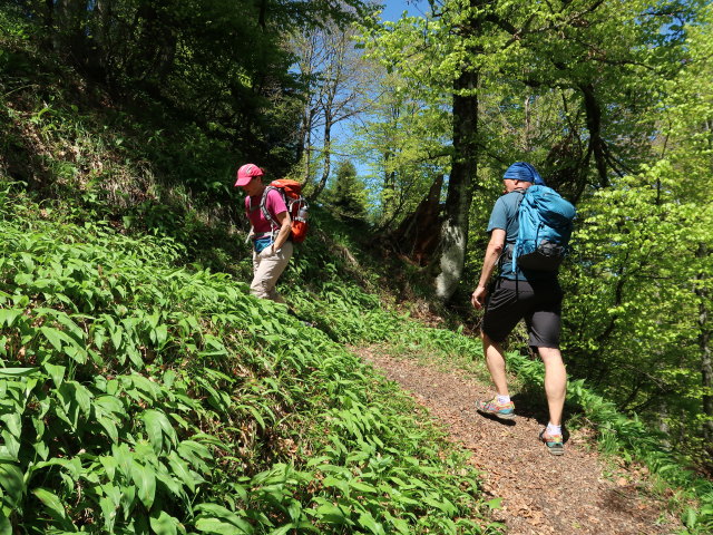 Melanie und Frank zwischen Aussichtsplattform Hollerberg und Hochplettspitz