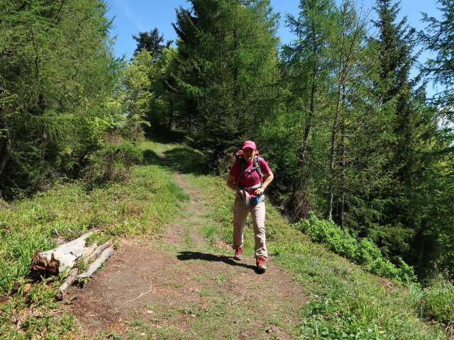 Melanie zwischen Hochplettspitz und Skigebiet Hochplett / Oberaschau