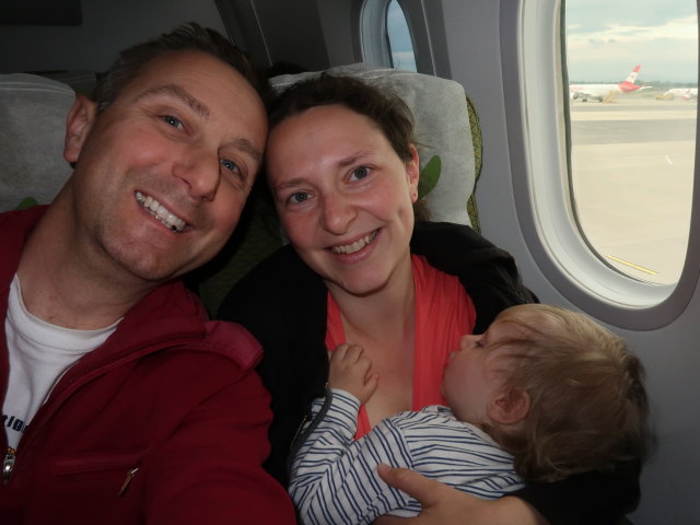 Ich, Sabine und Nils im ET 724 am Flughafen Wien-Schwechat, 179 m (17. Mai)