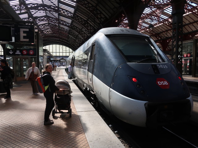 Sabine in Københavns Hovedbanegård, 3 m (17. Mai)