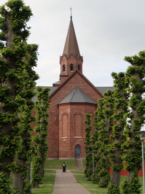 Sabine bei der Sankt Nikolai Kirke in Holbæk (17. Mai)