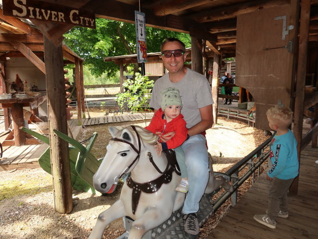 Nils und ich im Sommerland Sjælland in Nørre Asmindrup (18. Mai)