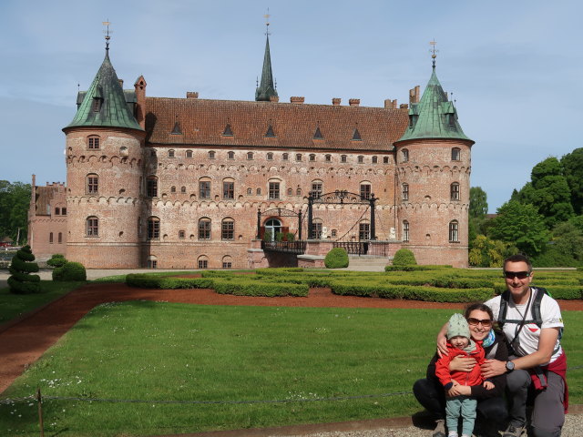 Nils, Sabine und ich beim Egeskov Slot in Kværndrup (19. Mai)