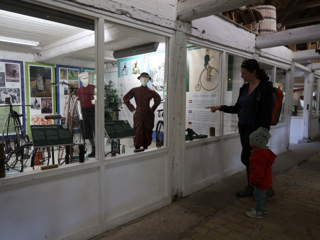 Sabine und Nils im Egeskov Veteranmuseum in Kværndrup (19. Mai)