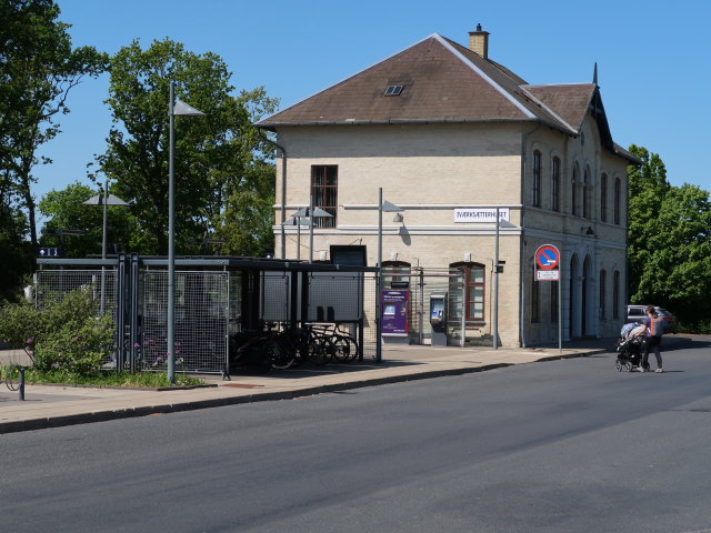 Sabine bei der Kværndrup Station (19. Mai)