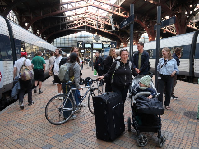 Sabine und Nils im Aarhus Hovedbanegård, 12 m (20. Mai)