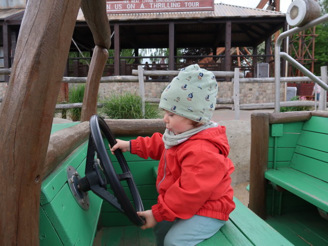 Nils in Dinosaurland in Djurs Sommerland in Nimtofte (21. Mai)