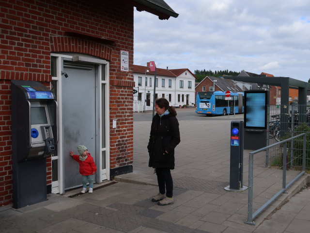 Nils und Sabine in der Ryomgård Station, 9 m (21. Mai)
