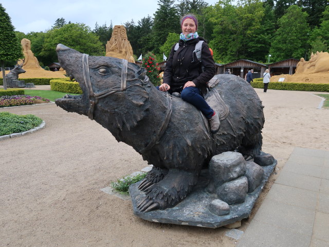 Sabine im Skulpturparken Blokhus (24. Mai)
