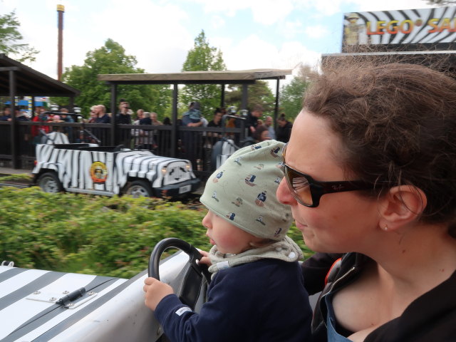 Nils und Sabine in LEGO Safari im Legoland Billund Resort (26. Mai)