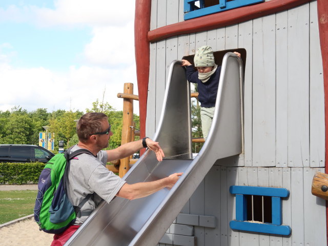 Ich und Nils beim Castle Hotel in Billund (26. Mai)