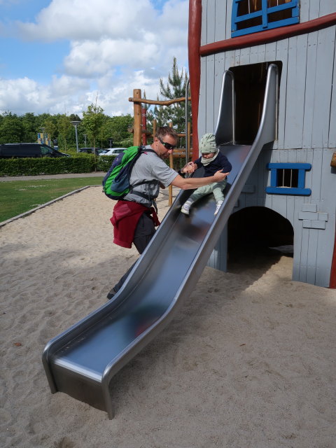 Ich und Nils beim Castle Hotel in Billund (26. Mai)