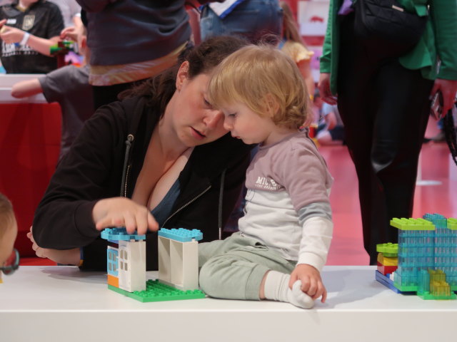 Sabine und Nils in der Rød Zone im LEGO House in Billund (27. Mai)