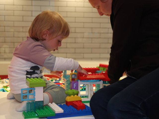 Nils und Sabine in der Rød Zone im LEGO House in Billund (27. Mai)