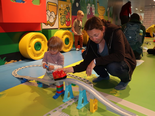 Nils und Sabine in der Blå Zone im LEGO House in Billund (27. Mai)