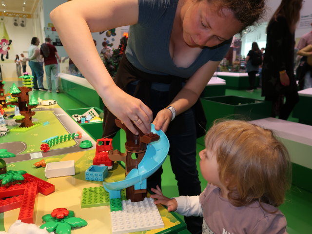 Sabine und Nils in der Grøn Zone im LEGO House in Billund (27. Mai)