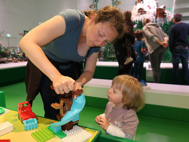 Sabine und Nils in der Grøn Zone im LEGO House in Billund (27. Mai)