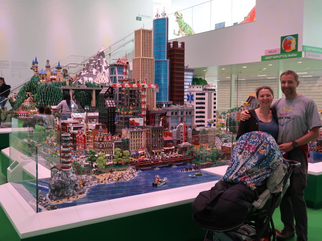 Sabine und ich in der Masterpiece Gallery im LEGO House in Billund (27. Mai)