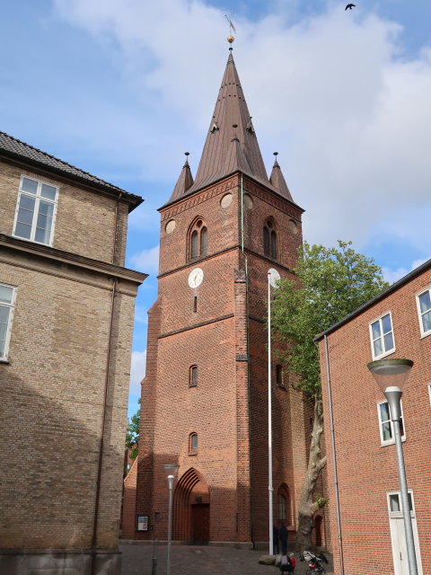 Sabine und Nils bei der Sankt Nicolai Kirke in Kolding (27. Mai)
