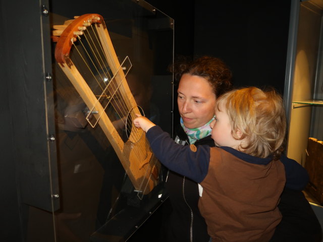 Sabine und Nils im Museet Ribes Vikinger in Ribe (28. Mai)