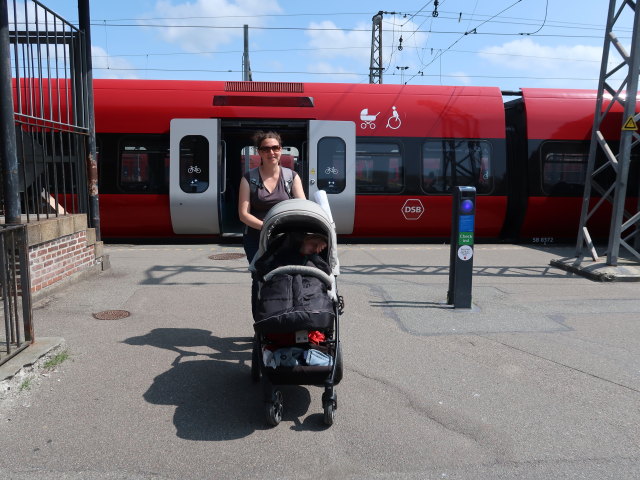 Sabine und Nils in der Hillerød Station, 37 m (1. Juni)
