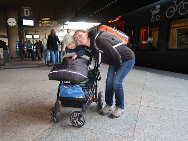 Nils und Sabine in Københavns Lufthavn Station, 5 m (2. Juni)