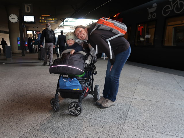 Nils und Sabine in Københavns Lufthavn Station, 5 m (2. Juni)